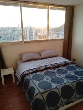 Habitación grande con cama matrimonial en departamento compartido - Providencia